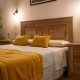 PIE DE CAMA-CAMINO DE CAMA Y 2 COJINES